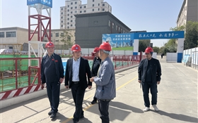 校領(lǐng)導(dǎo)檢查“五一”假期校園安全和值班值守工作